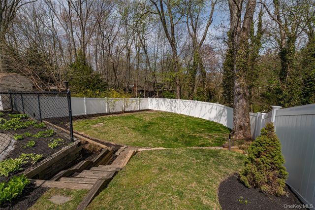 18 Pilgrim Drive, Port Jefferson, NY 11777