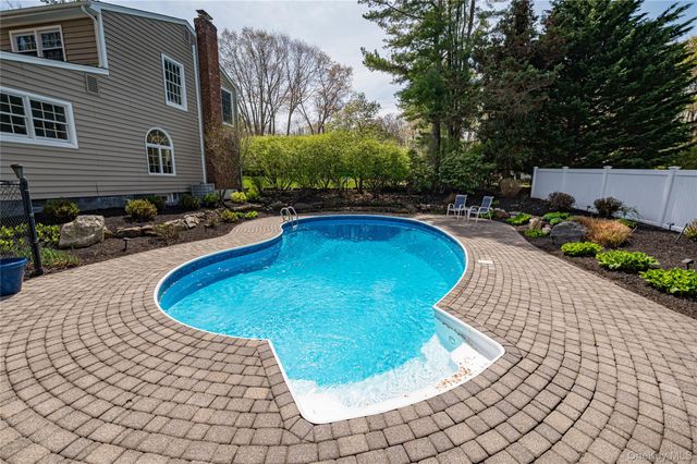 18 Pilgrim Drive, Port Jefferson, NY 11777