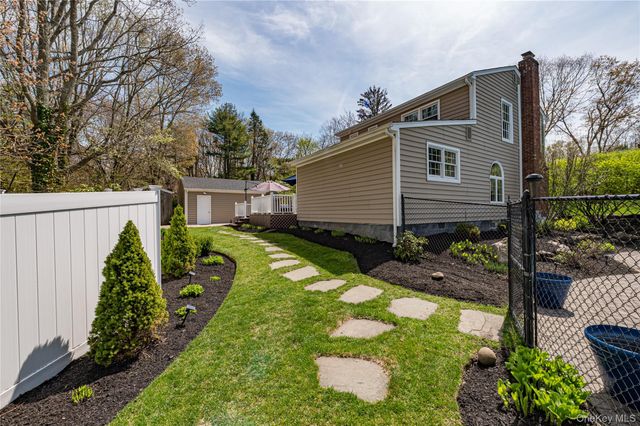 18 Pilgrim Drive, Port Jefferson, NY 11777