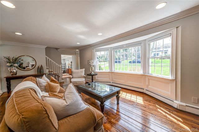 18 Pilgrim Drive, Port Jefferson, NY 11777