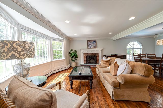 18 Pilgrim Drive, Port Jefferson, NY 11777