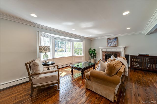 18 Pilgrim Drive, Port Jefferson, NY 11777