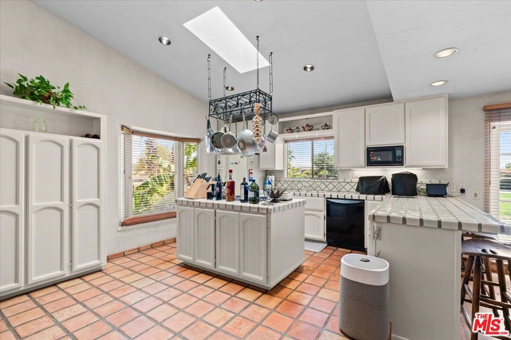 Image 9 of property listing at 41321 Jamaica Sands Drive, Bermuda Dunes, CA 92203