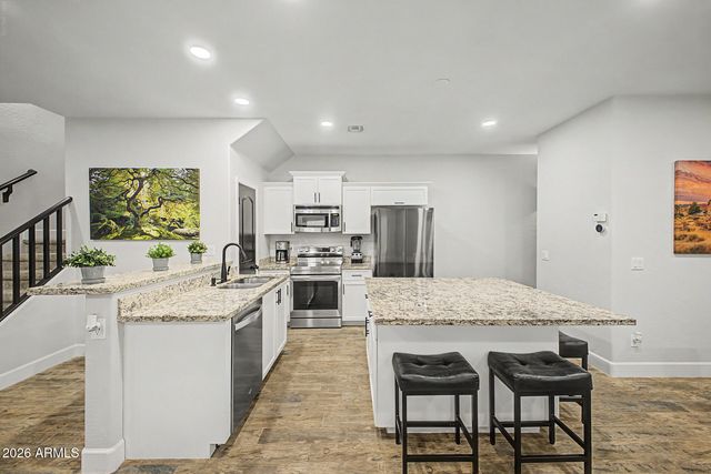 2045 E HEARTWOOD Lane, Phoenix, AZ 85022