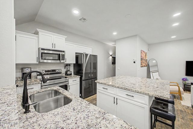 2045 E HEARTWOOD Lane, Phoenix, AZ 85022