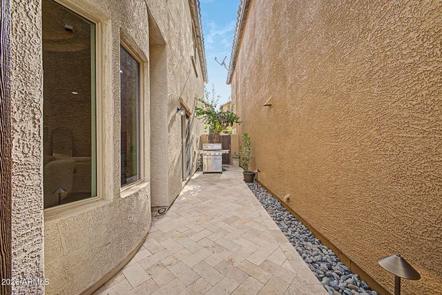 2045 E HEARTWOOD Lane, Phoenix, AZ 85022
