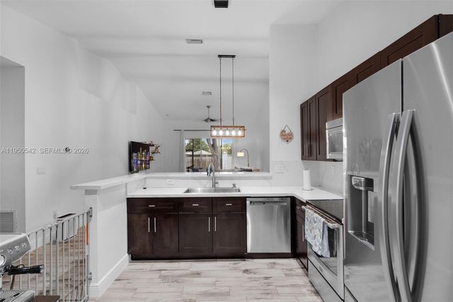 7980 S Aragon Boulevard 2, Sunrise, FL 33322