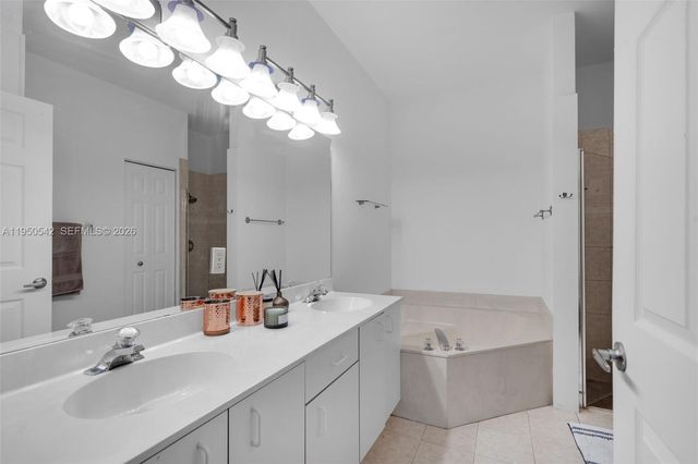 7980 S Aragon Boulevard 2, Sunrise, FL 33322