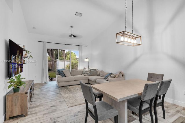 7980 S Aragon Boulevard 2, Sunrise, FL 33322