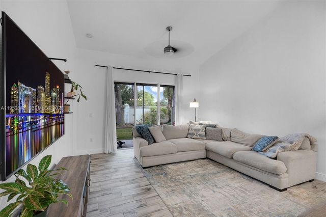 7980 S Aragon Boulevard 2, Sunrise, FL 33322