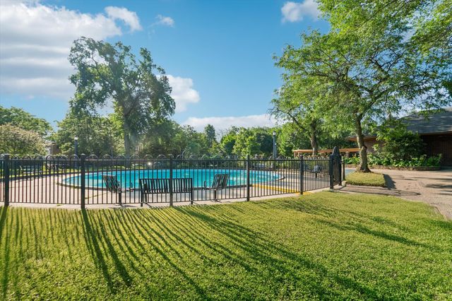 2507 Bryant Avenue S 204, Minneapolis, MN 55405