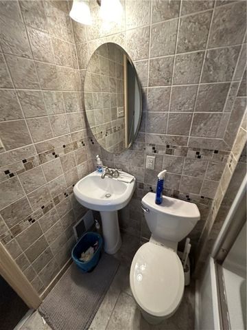 1581 Greencrest Dr, Brookline, PA 15226