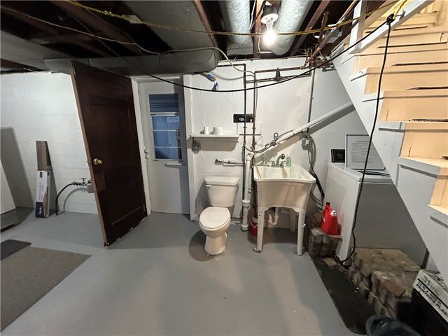 1581 Greencrest Dr, Brookline, PA 15226