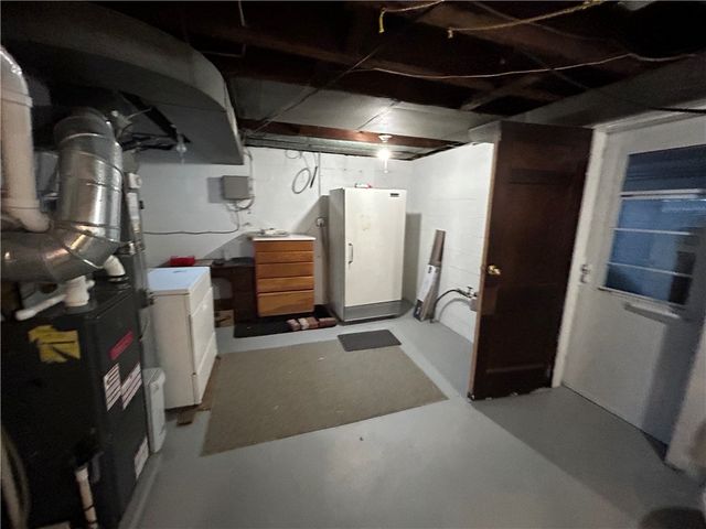 1581 Greencrest Dr, Brookline, PA 15226