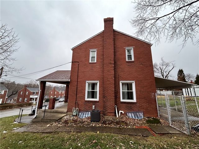 1581 Greencrest Dr, Brookline, PA 15226