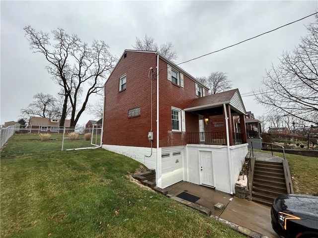 1581 Greencrest Dr, Brookline, PA 15226