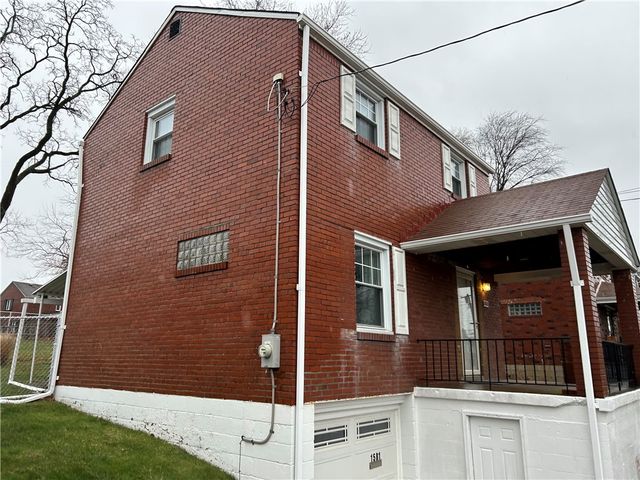 1581 Greencrest Dr, Brookline, PA 15226