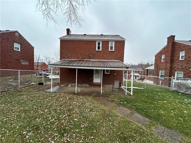 1581 Greencrest Dr, Brookline, PA 15226