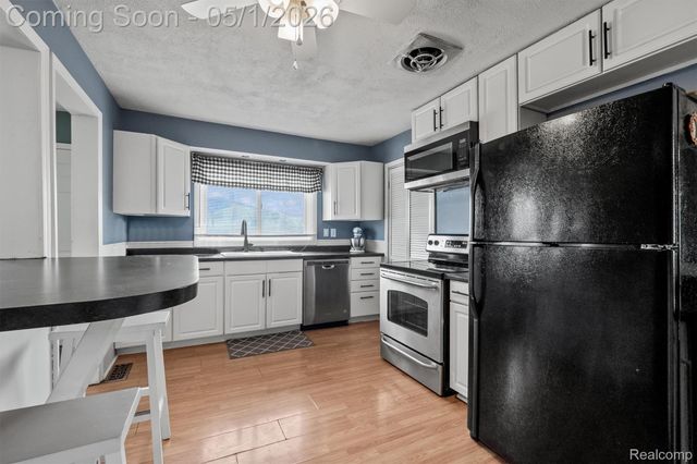 2875 Longview Avenue, Rochester Hills, MI 48307