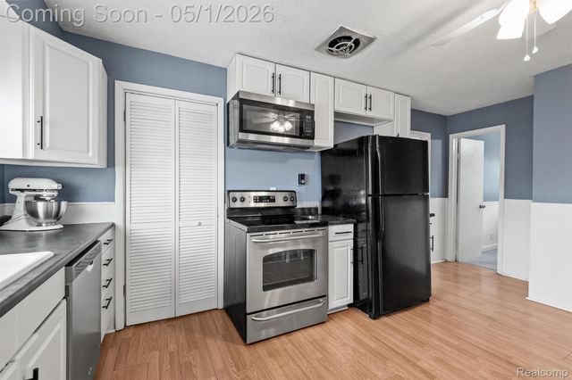 2875 Longview Avenue, Rochester Hills, MI 48307