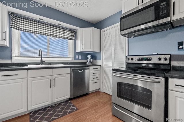 2875 Longview Avenue, Rochester Hills, MI 48307