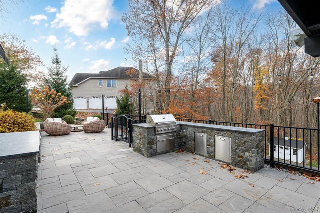 26 Hallocks Run, Somers, NY 10589