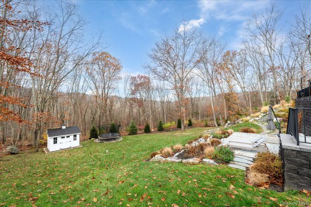 26 Hallocks Run, Somers, NY 10589