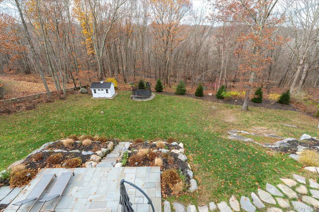 26 Hallocks Run, Somers, NY 10589