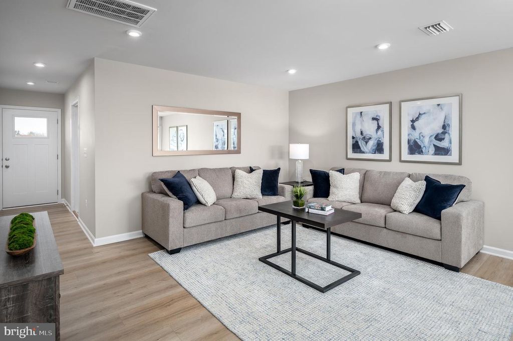 Image 2 of property listing at 61 BRECKENRIDGE DR, Hagerstown, MD 21740