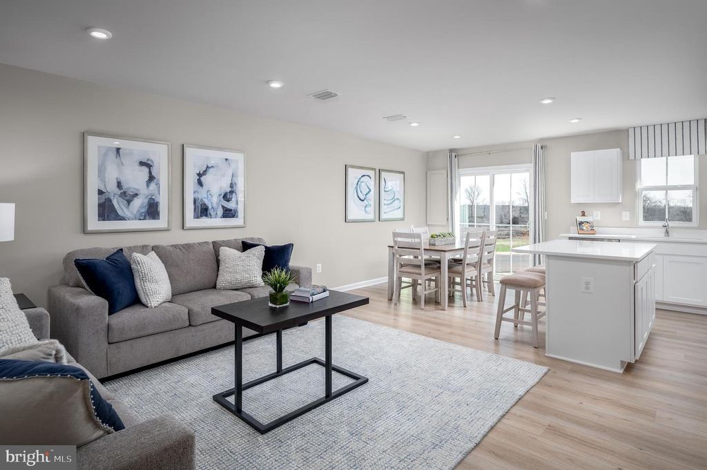 Image 4 of property listing at 61 BRECKENRIDGE DR, Hagerstown, MD 21740