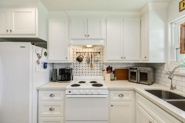 621 S Remington Drive, Angleton, TX 77515