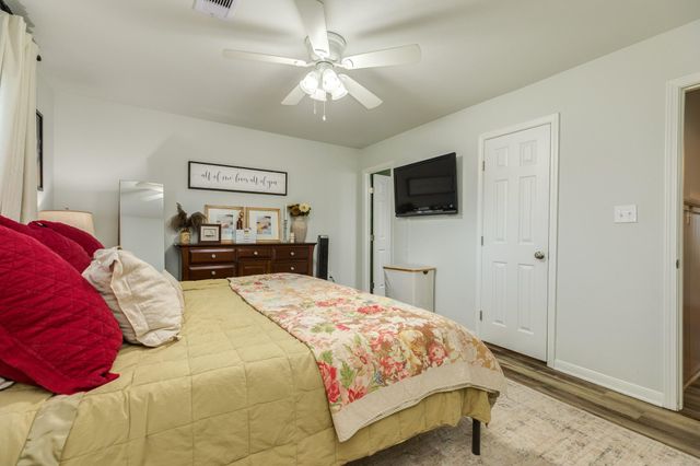 621 S Remington Drive, Angleton, TX 77515