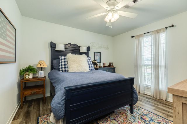 621 S Remington Drive, Angleton, TX 77515