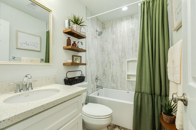 621 S Remington Drive, Angleton, TX 77515