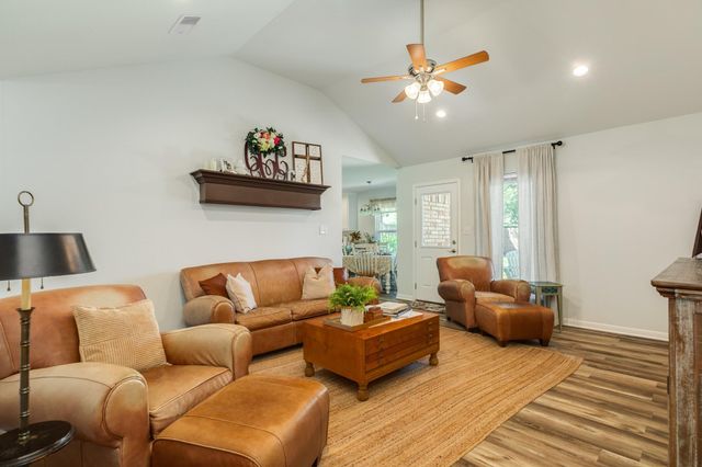 621 S Remington Drive, Angleton, TX 77515