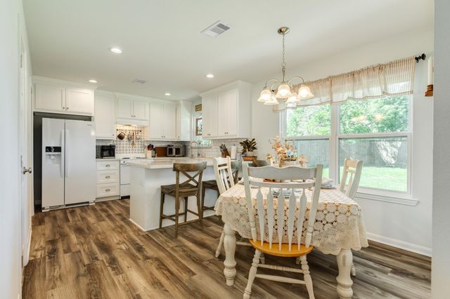 621 S Remington Drive, Angleton, TX 77515