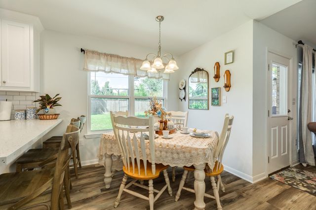 621 S Remington Drive, Angleton, TX 77515