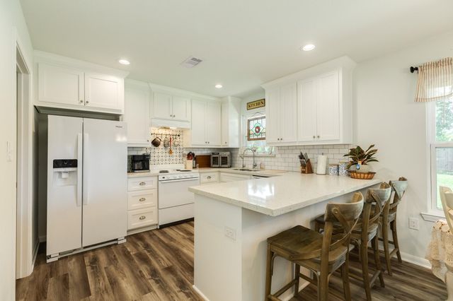 621 S Remington Drive, Angleton, TX 77515