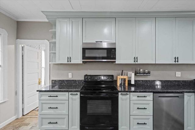 40 Duxbury Rd, Worcester, MA 01605