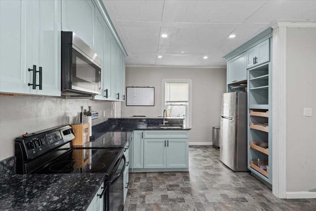 40 Duxbury Rd, Worcester, MA 01605