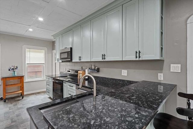 40 Duxbury Rd, Worcester, MA 01605