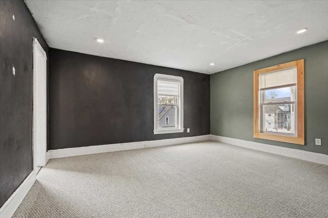 40 Duxbury Rd, Worcester, MA 01605