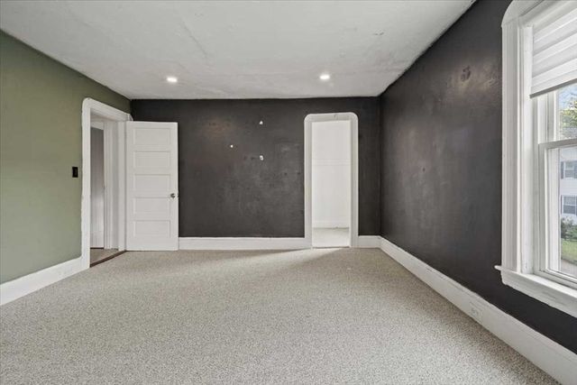 40 Duxbury Rd, Worcester, MA 01605