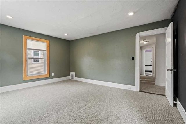 40 Duxbury Rd, Worcester, MA 01605