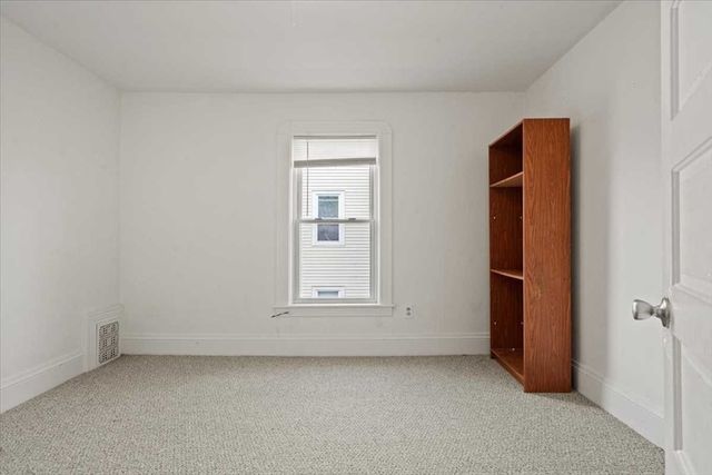 40 Duxbury Rd, Worcester, MA 01605