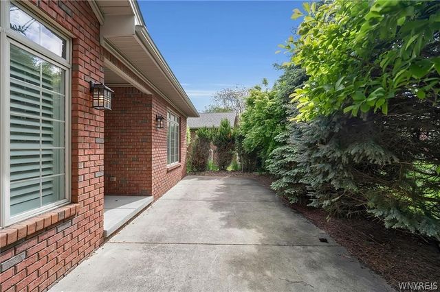 162 Hampton Hill Drive, Amherst, NY 14221