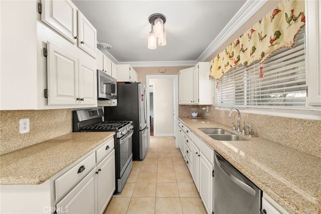 296 S Laurel, Upland, CA 91786