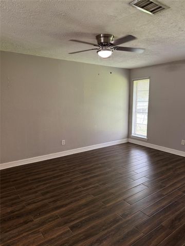 3302 Tompkins Drive, Baytown, TX 77521