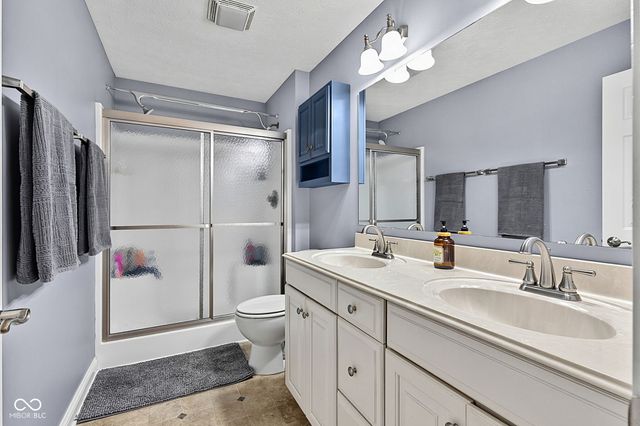 2435 Shorewood Drive, Lebanon, IN 46052