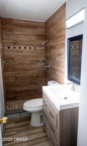 1735 S Palmetto Avenue, South Daytona, FL 32119